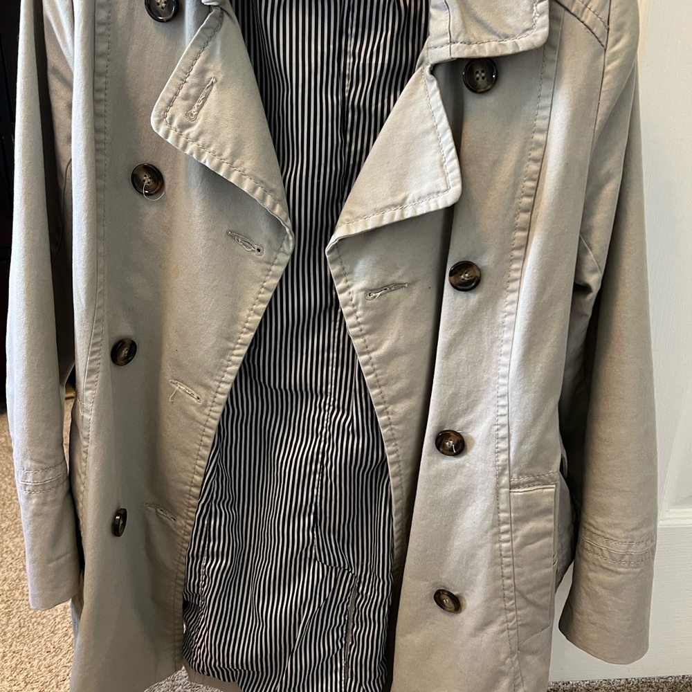 H&M trench coat in size 6